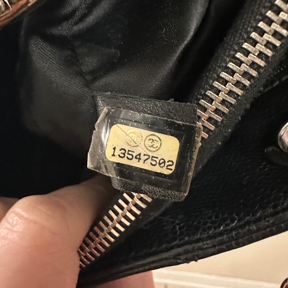 Authentic Chanel Grand Shopping Tote (GST)
Caviar Leather | Silver Hardware π€ - Picture 15 of 16
